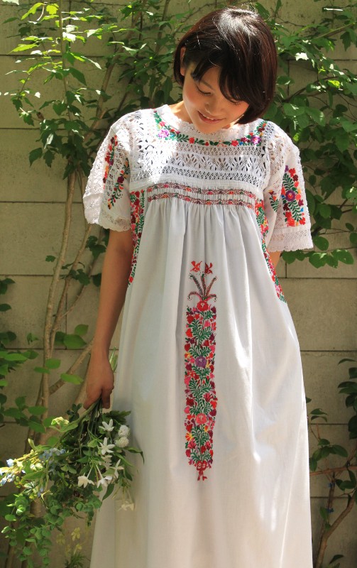 mexican-embroidred-dress